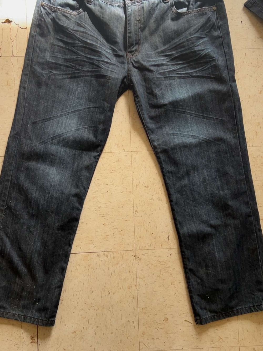 Relaxed Fit Men's Jeans in Dark Blue Wash